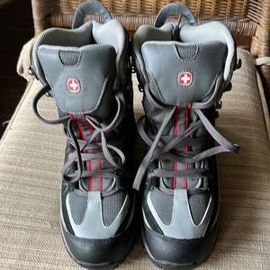 SwissGear Thinsulate winter snow boots black/gray size 7 men (9women) EUC